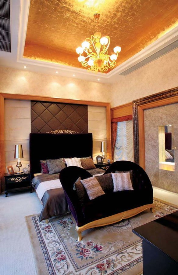 soffitto dorato all'interno