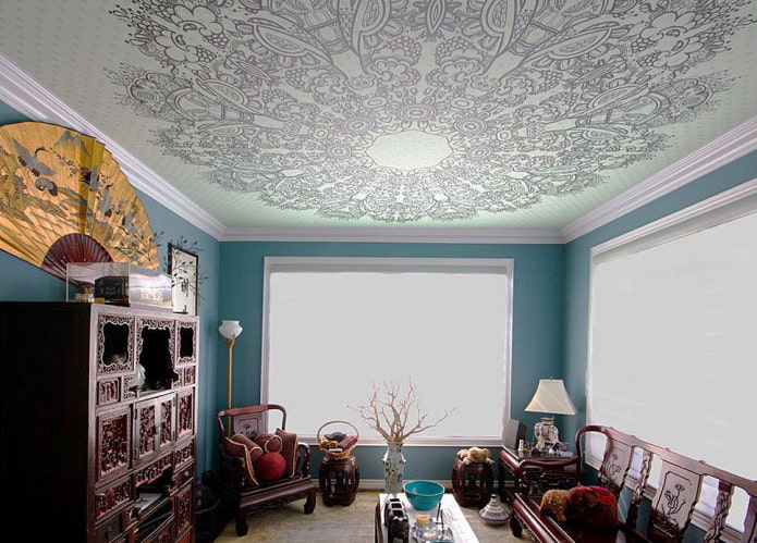 soffitto decorato con motivi