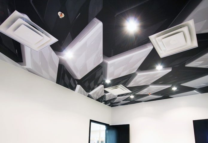 soffitto con motivi geometrici