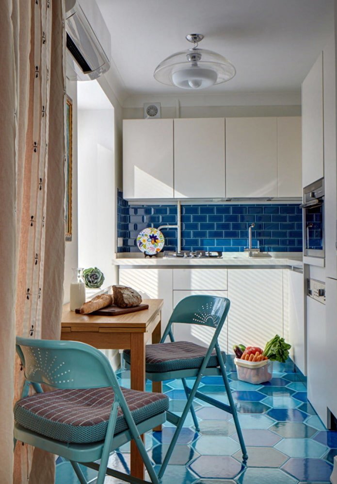 cucina con tavolino
