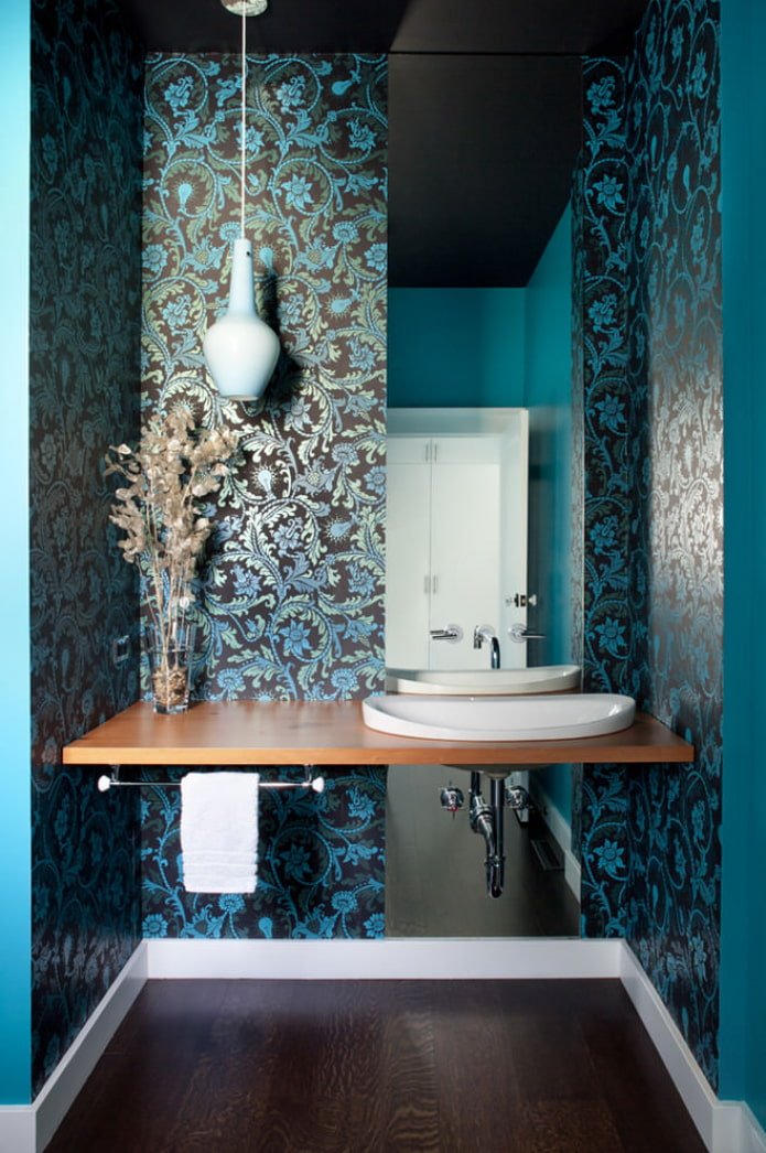 combinazione di marrone scuro con blu