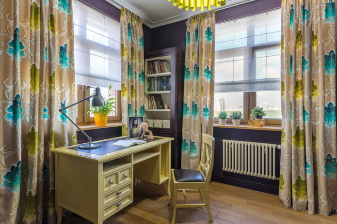 tende decorate con motivi all'interno