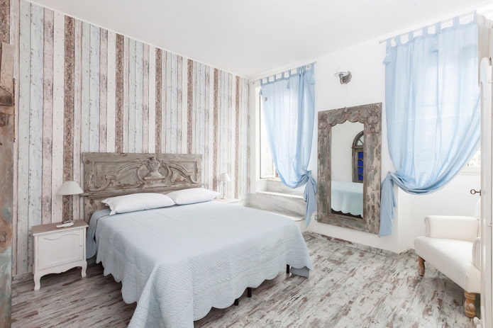 tende a occhielli all'interno