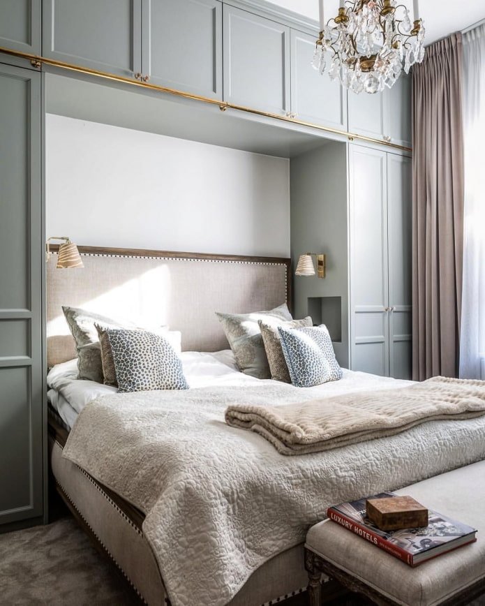 armadi attorno al letto