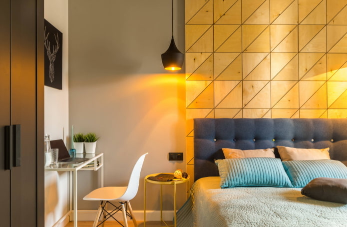 Lampada sopra il letto