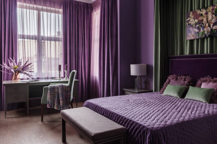 Camera da letto lilla con pouf