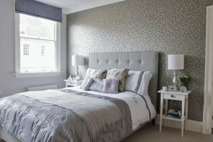 Interno camera da letto grigio chiaro