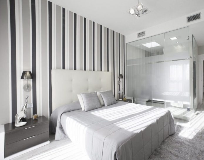 Righe verticali sulle pareti della camera da letto