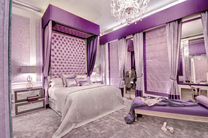 interno di una camera da letto viola