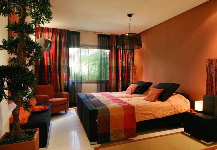 interno nero e arancione