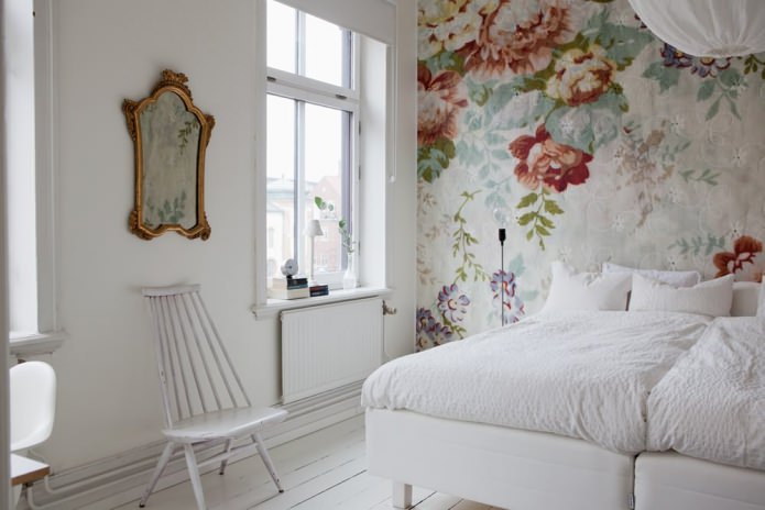 Pittura murale in camera da letto (fiori)