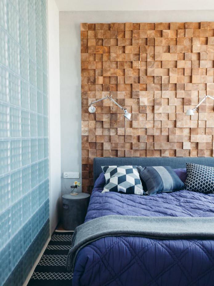 Camera da letto moderna con parete in legno