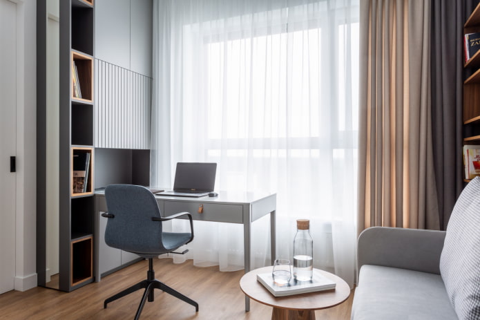 Ufficio in un appartamento di tre stanze