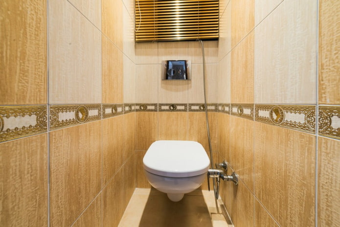 finitura del bagno in un appartamento dell'era di Krusciov