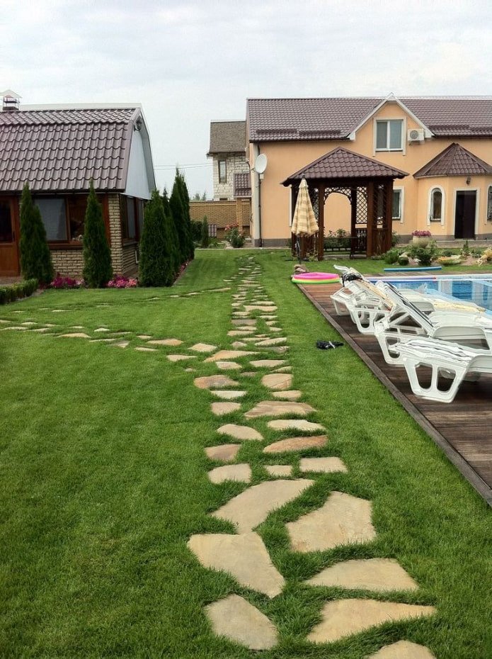 piscina su un terreno di 10 acri