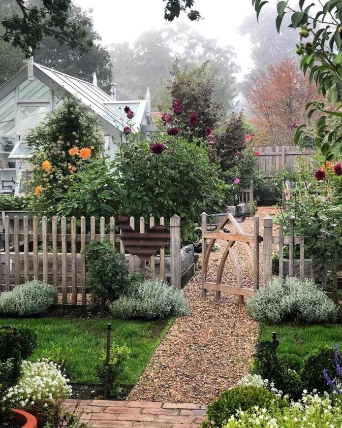 progettazione di un giardino rustico