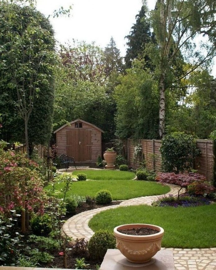 sentieri curvi in giardino
