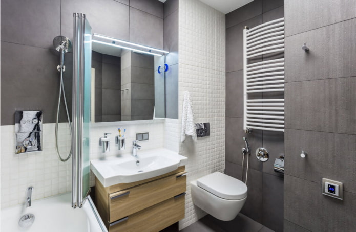 piastrelle diverse nel bagno