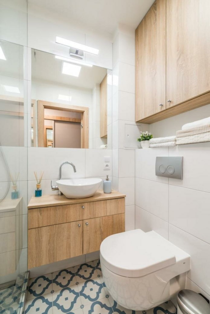 illuminazione dello specchio nel bagno