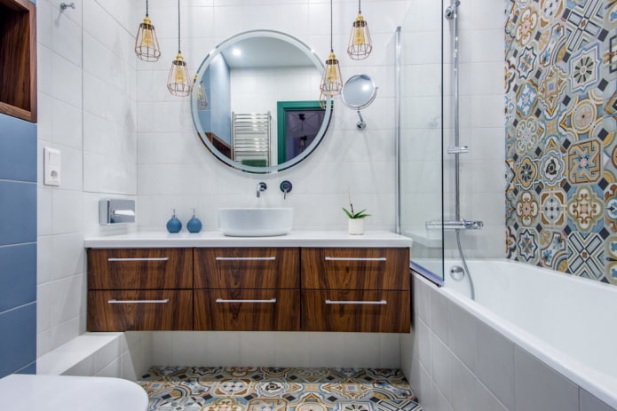 disposizione di un bagno combinato