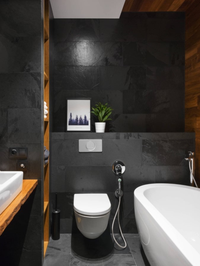 piastrelle nere nel bagno