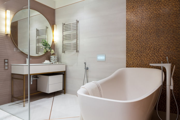 rubinetti bianchi nel bagno