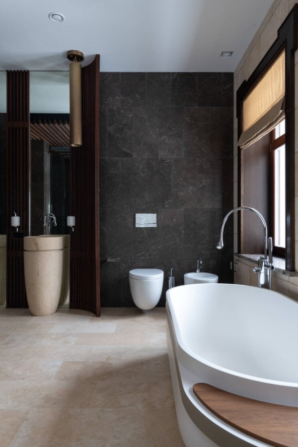 pareti nere nel bagno