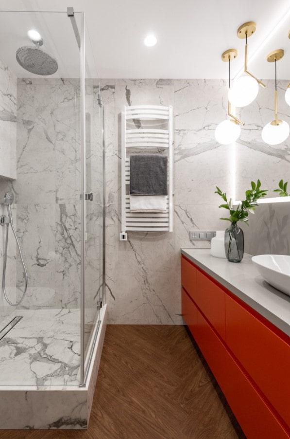 mobili luminosi in bagno