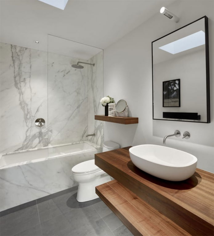 soffitto dipinto in bagno