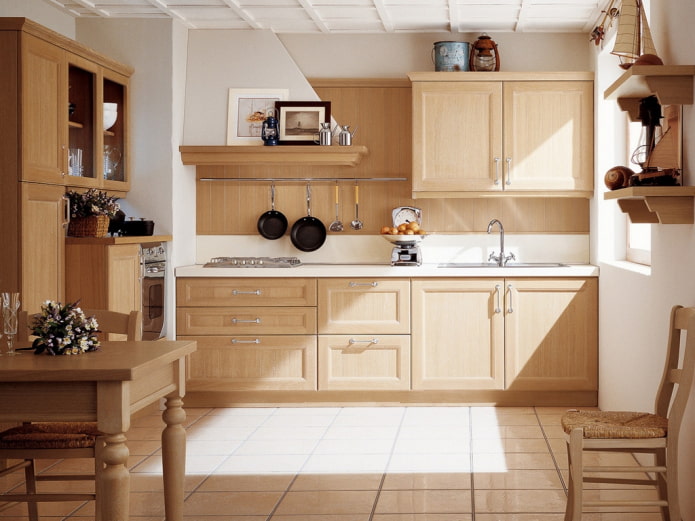 Cucina con un bordo quadrato nell'angolo