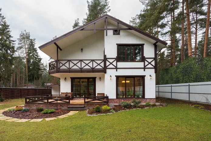 decorazione della facciata della casa in stile a graticcio