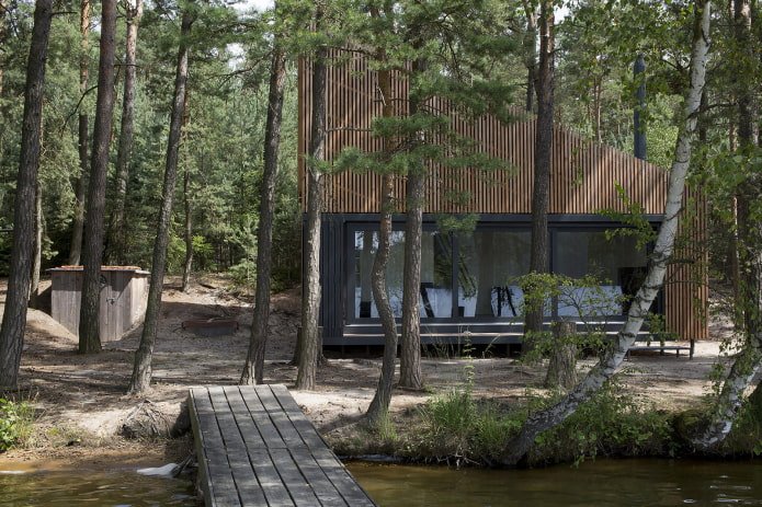 Casa nel bosco vicino al lago