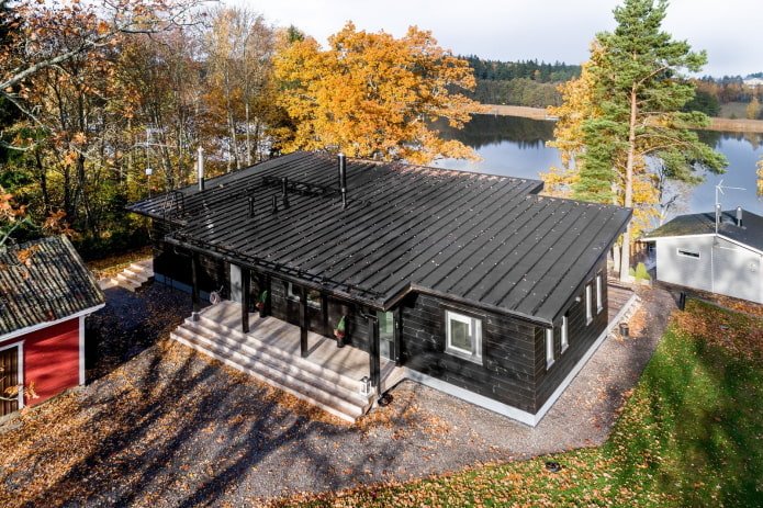 finitura del tetto della casa in stile scandinavo