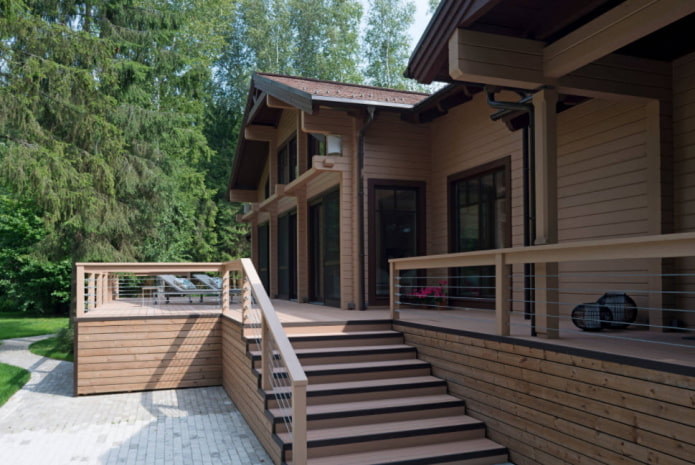 portico di una casa in stile scandinavo