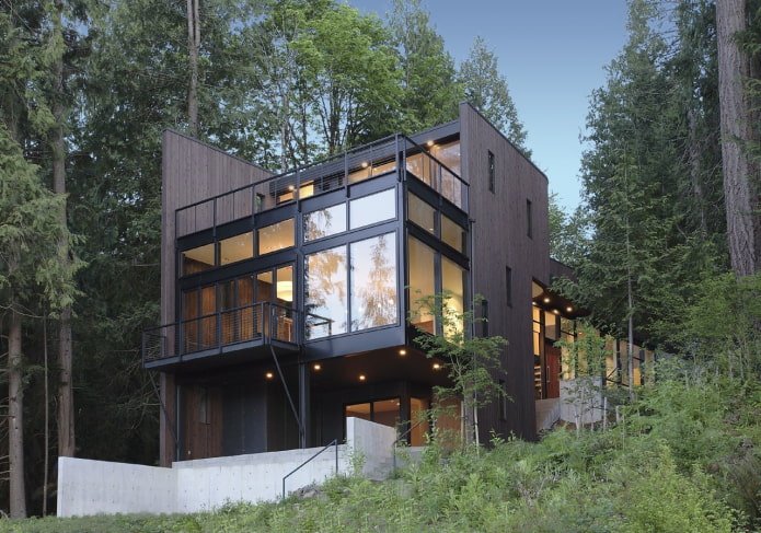 casa in stile high-tech nella foresta