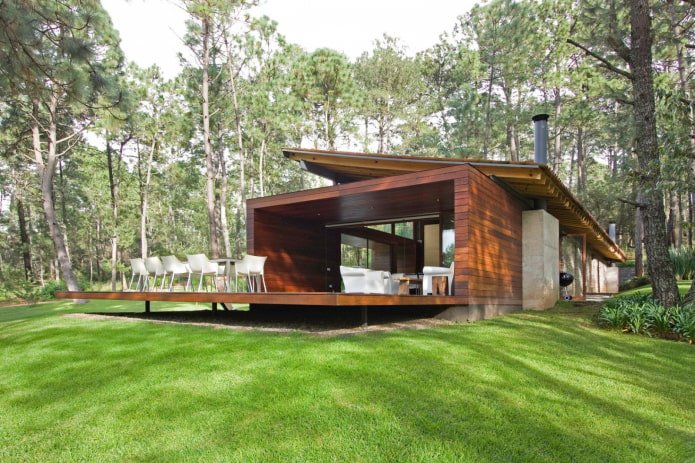 casa in stile high-tech nella foresta