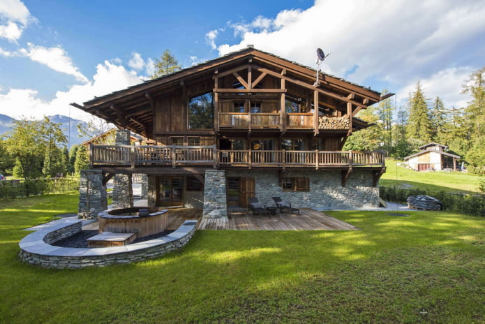 casa classica in stile chalet