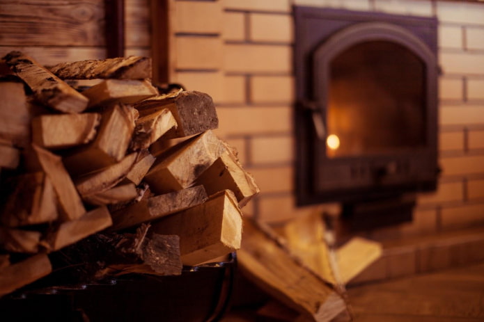 Riscaldare una sauna con materie prime naturali