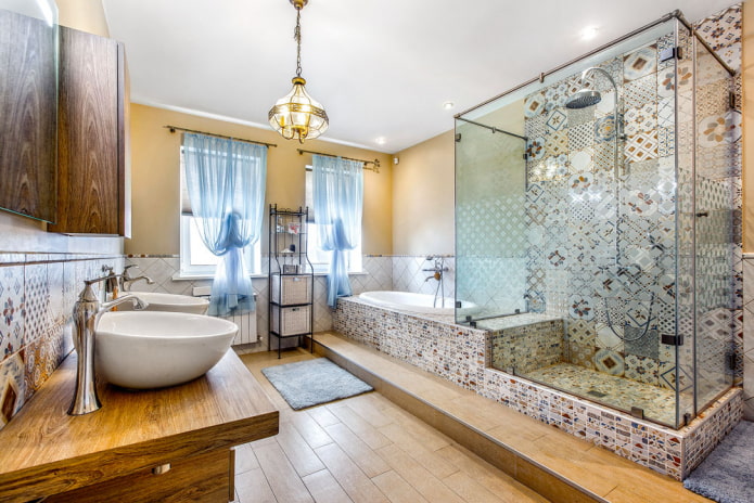 cabina doccia in piastrelle in stile provenzale