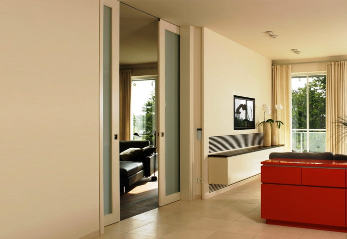 porte per compartimenti nella parete all'interno
