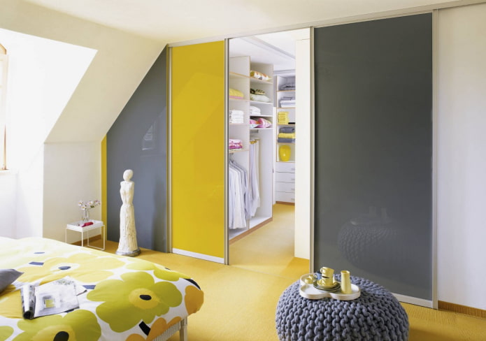 ante degli scomparti all'interno dell'armadio
