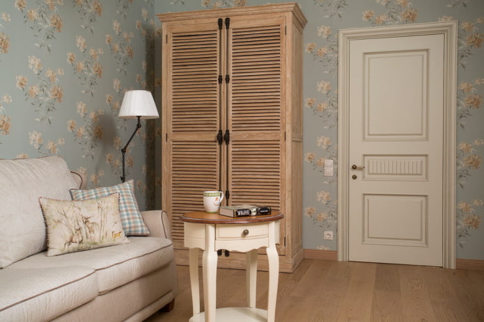 porte latte e laminato marrone chiaro