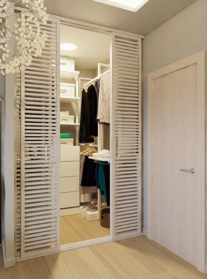 camerino con porte a persiana all'interno