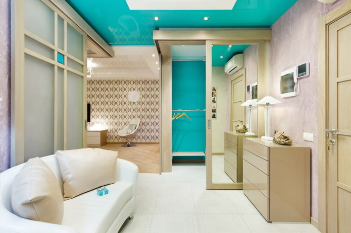 camerino con porte ad angolo all'interno