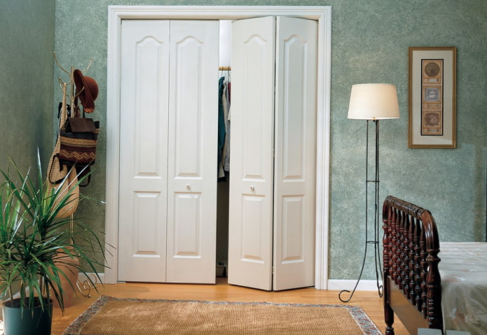 design dello spogliatoio in stile provenzale