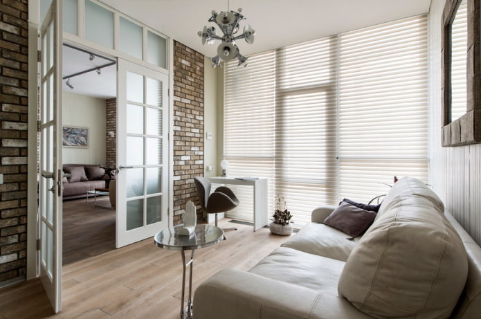 porte a battente nel soggiorno in stile loft