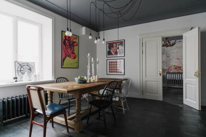 porte a battente nella sala da pranzo in stile loft
