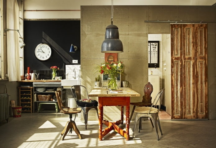 porte nell'interno della cucina in stile loft