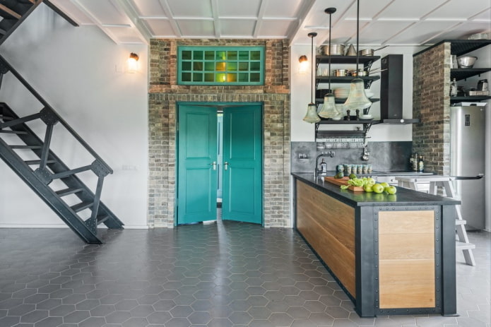 porte nell'interno della cucina in stile loft