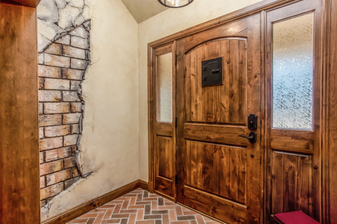 porte marroni all'interno in stile provenzale